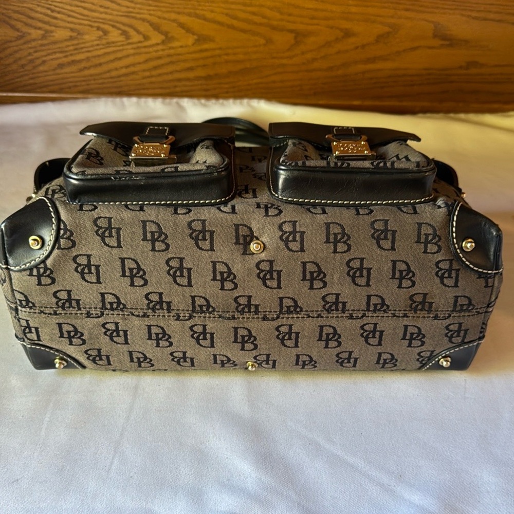 Women’s Dooney & Bourke Black/Grey Double Lock Shoulder Bag - Picture 3 of 13